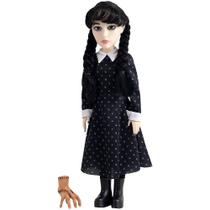 Boneca Original Wandinha Grande da Série com Mãozinha Addams