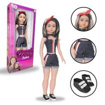 Boneca Passeio Estilosa 75cm com Faixa na Cabeça e Sapato de Brilho Super Fashion Boneca Passeio Estilosa 75cm com Faixa na Cabeça e Sapato de Brilho Super Fashion
