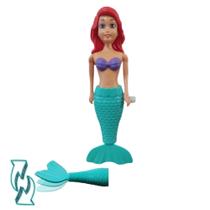 Boneca Pequena Sereia Que Nada Sozinha Banho Banheira Piscina Cauda A Corda Articulada - Ark Toys