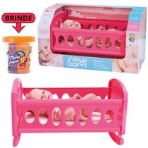Boneca que Fecha os Olhinhos com Berço e Chupeta + Massinha de Modelar