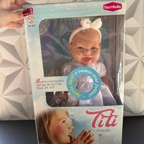 Boneca que reza oração Pai Nosso de vinil com som na caixa grande bonequinha titi oração com roupa laço presente menina