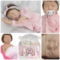 Boneca Reborn Fio a Fio Olho Fechado Bolsa Kit Acessórios