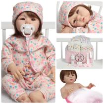 Boneca Reborn Fio a Fio Olhos Azuis Macacão Com Bolsa Itens Boneca Reborn Fio a Fio Olhos Azuis Macacão Com Bolsa Itens
