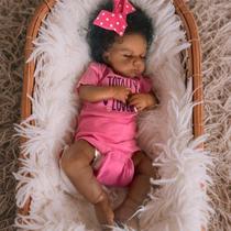 Boneca Reborn Menina Negra Pinky - 50cm Realista com Roupas
