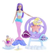 Boneca sereia Barbie com cabelo roxo com merbaby, polvo e foca