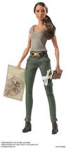 Boneca Tomb Raider, Barbie, esta boneca colecionável é baseada na personagem feminina Lara Croft do filme Tomb Raider e é esculpida à semelhança da atriz.