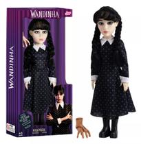 Boneca Vandinha Addams + Mãozinha Wandinha Articulada Vinil 1845 - BabyBrink Boneca Vandinha Addams + Mãozinha Wandinha Articulada Vinil 1845 - BabyBrink