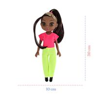 Boneca Violet Negra 30cm com Acessórios como Pente Espelho e Prendedores de Cabelo Boneca Violet Negra 30cm com Acessórios como Pente Espelho e Prendedores de Cabelo