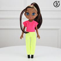 Boneca Violet Negra 30cm Vinil Roupas Removíveis em Tecido com Espelho Escova Prendedores de Cabelo Boneca Violet Negra 30cm Vinil Roupas Removíveis em Tecido com Espelho Escova Prendedores de Cabelo