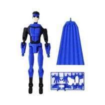 Boneco Articulado Invencível Com Estampa 3D Listrado Azul Claro E Múltiplas Articulações Boneco Articulado Invencível Com Estampa 3D Listrado Azul Claro E Múltiplas Articulações