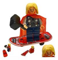 Boneco Avengers Super Heróis Com Skate