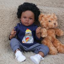 Boneco Bebê Reborn Negro Brastoy Corpo de Tecido 50cm Kit Conjunto de Roupa Mamadeira Chupeta