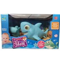 Boneco Brinquedo Banho Mordedor Grande Tubarão Family Shark S Macio e Flexível Caixa - Azul - Cometa