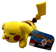 Boneco De Pelúcia Personagem Pokémon Pikachu Deitado Amarelo - Tomy