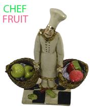 Boneco Decorativo para Cozinha Chefe com Cesta de Frutas