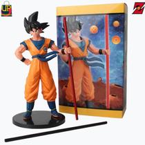 Boneco Dragon Ball - Goku com 2 bastões Kakarot - Action Figure 21cm