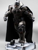 Boneco figura de ação 44 centímentros batman dc não articulado 2.8kg Boneco figura de ação 44 centímentros batman dc não articulado 2.8kg