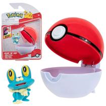 Boneco Figura de Batalha Pokémon Frokie e Pokebola