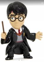 Boneco Harry Potter c/ Uniforme Preto - varinha Metalfigs - 2,5" - Jada Toys Boneco Harry Potter c/ Uniforme Preto - varinha Metalfigs - 2,5" - Jada Toys
