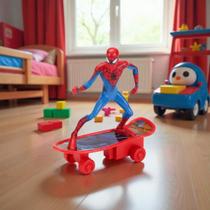 Boneco Homem Aranha Skatista com Skate de Fricção Brinquedo Licenciado Marvel ETITOYS Inmetro Infant