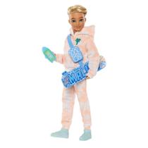 Boneco Ken - Barbie Dream Besties c/ Acessórios - Mattel