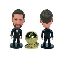 Boneco Miniatura Messi Com Bola De Ouro - SOCCERWE