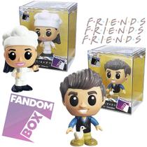 Boneco Pop Mônica e Chandler Série de TV Friends Fandom Box