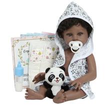Boneco Reborn Negro Menino Com Saída de Banho Pandinha 46cm Boneco Reborn Negro Menino Com Saída de Banho Pandinha 46cm