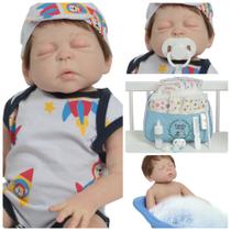 Boneco Reborn Príncipe Cabelo Fio a Fio Bolsa Acessórios
