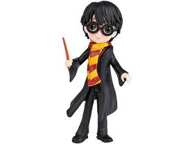 Boneco Wizarding World Amuletos Mágicos - Harry Potter com Acessórios Sunny Brinquedos Boneco Wizarding World Amuletos Mágicos - Harry Potter com Acessórios Sunny Brinquedos
