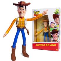 Boneco Woody Toy Story Braços e Cabeça Articulados Disney Pixar