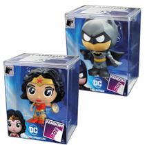 Bonecos FandomBox Liga da Justiça Batman e Mulher Maravilha