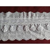 Bordado Inglês Coração com Fitas e Franjas, Branco, 10 cm de Largura, Estilo Floral com Arabescos, p
