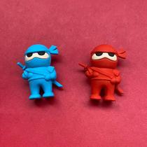 BORRACHA NINJA - Borracha em formato de ninja disponível em azul e vermelho