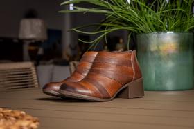 Bota Baixa Em Salto Graxo Cafe/Graxo Conhaque