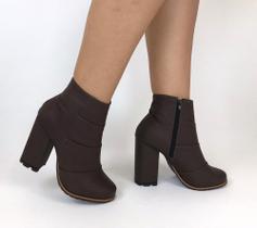 Bota basica lisa salto grosso