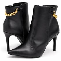 Bota Bebecê Cano Curto Salto Alto Fino com Detalhe Dourado Bota Bebecê Cano Curto Salto Alto Fino com Detalhe Dourado