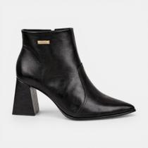 Bota Bebecê Cano Curto Salto Bloco Em Couro Preto Bota Bebecê Cano Curto Salto Bloco Em Couro Preto