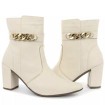 Bota beje cano curto