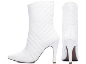 Bota Bico Fino Feminina Branco Cano Curto Salto 10cm 67026B