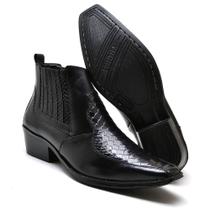 Bota Botina Country Reta Oposta de Couro com Textura Elastico e Bico Quadrado Bota Botina Country Reta Oposta de Couro com Textura Elastico e Bico Quadrado