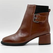 Bota Bottero Cano Curto com Fivela Salto Médio Feminina