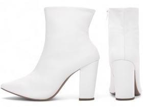 Bota Branca Cano Curto Salto Alto Grosso 9 cm Bico Fino Estilo Elegante