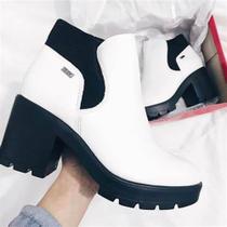 Bota branco com preto feminina