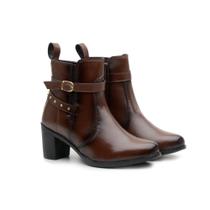 Bota Cano Curto Amanda Block Elastico Salto Grosso Detalhe em Fivela e Metal