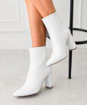 Bota Cano Curto Feminina Salto Alto Grosso 9cm Verniz ou Napa: Conforto e Estilo para Você!