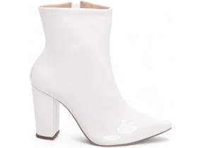 Bota Cano Curto Feminina Salto Alto Grosso Brilho Branca Torricella Bota Cano Curto Feminina Salto Alto Grosso Brilho Branca Torricella