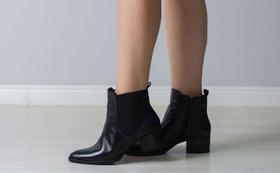 Bota cano curto preta Bota cano curto preta