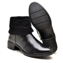 Bota Cano Curto Reta Oposta de Couro Lisa Cano em Camurça com Salto Baixo