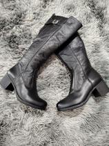 Bota cano longo couro Bota cano longo couro